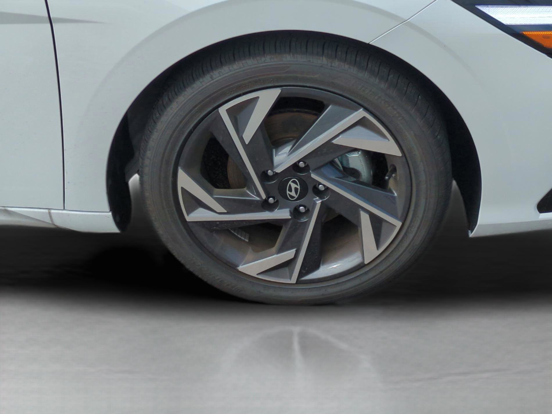 New 2025 Hyundai Elantra SEL FWD image 31