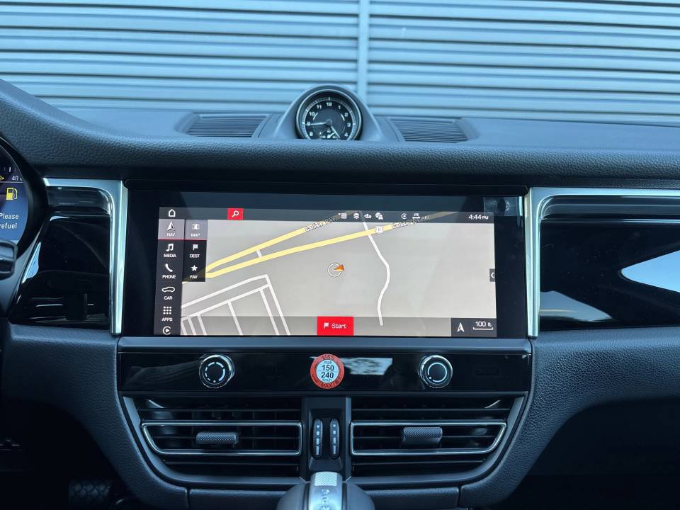 Certified 2026 Porsche Macan AWD/4WD image 19
