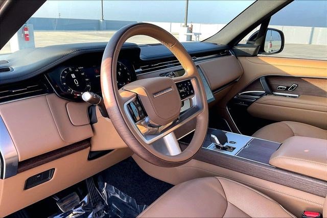 Used 2025 Land Rover Range Rover Long Wheelbase Autobiography image 16