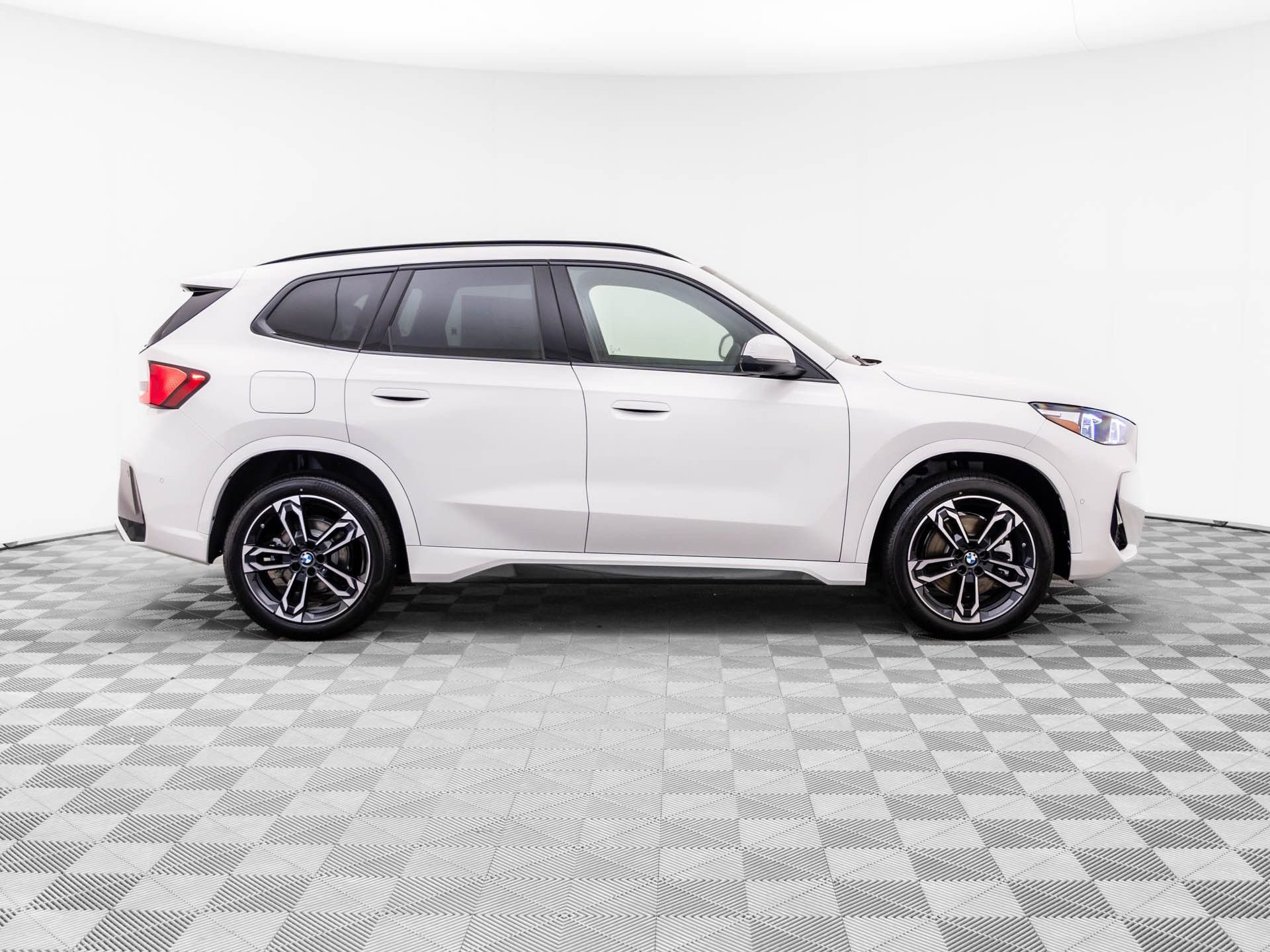 New 2026 BMW X1 xDrive28i AWD/4WD image 7