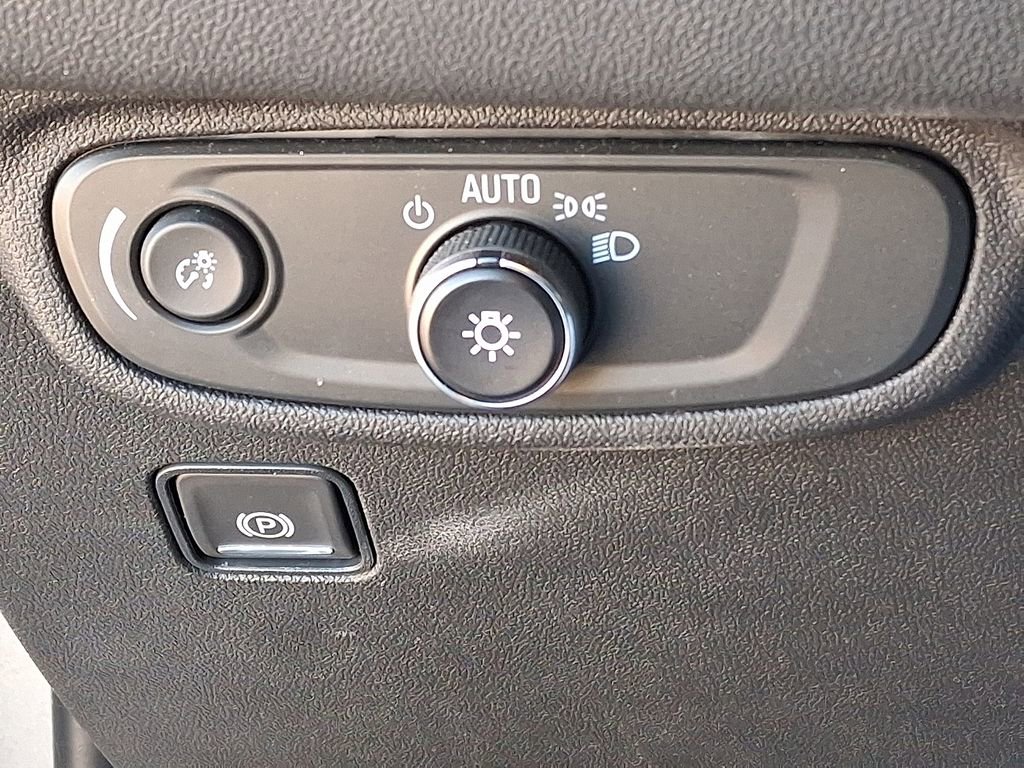 Used 2023 GMC Terrain SLE w/ Driver Convenience Package image 26