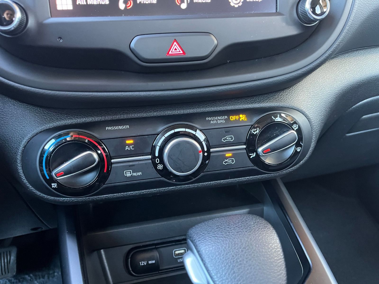 Used 2025 Kia Soul LX w/ LX Technology Package FWD image 23