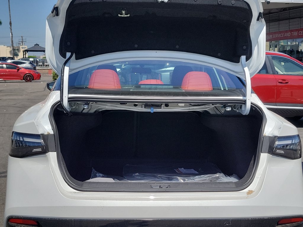 New 2027 Nissan Sentra SR FWD image 3