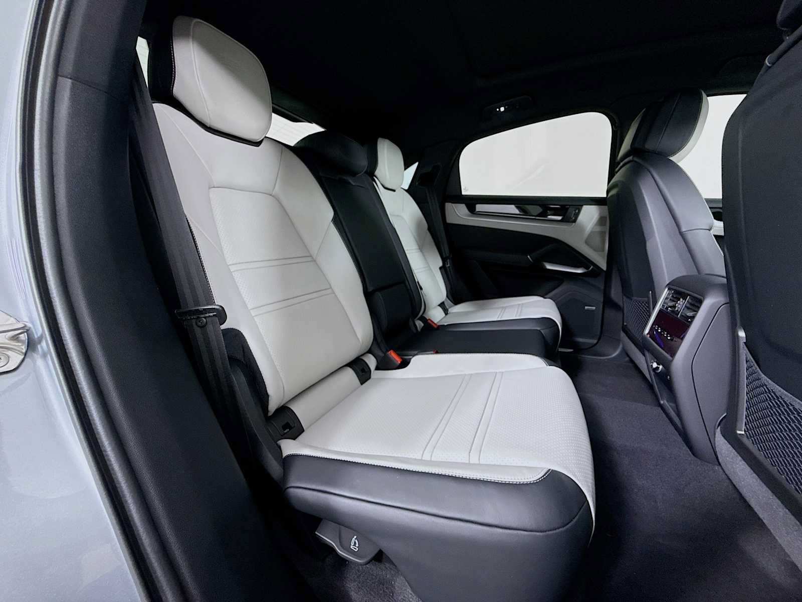 New 2026 Porsche Cayenne Coupe AWD/4WD image 29