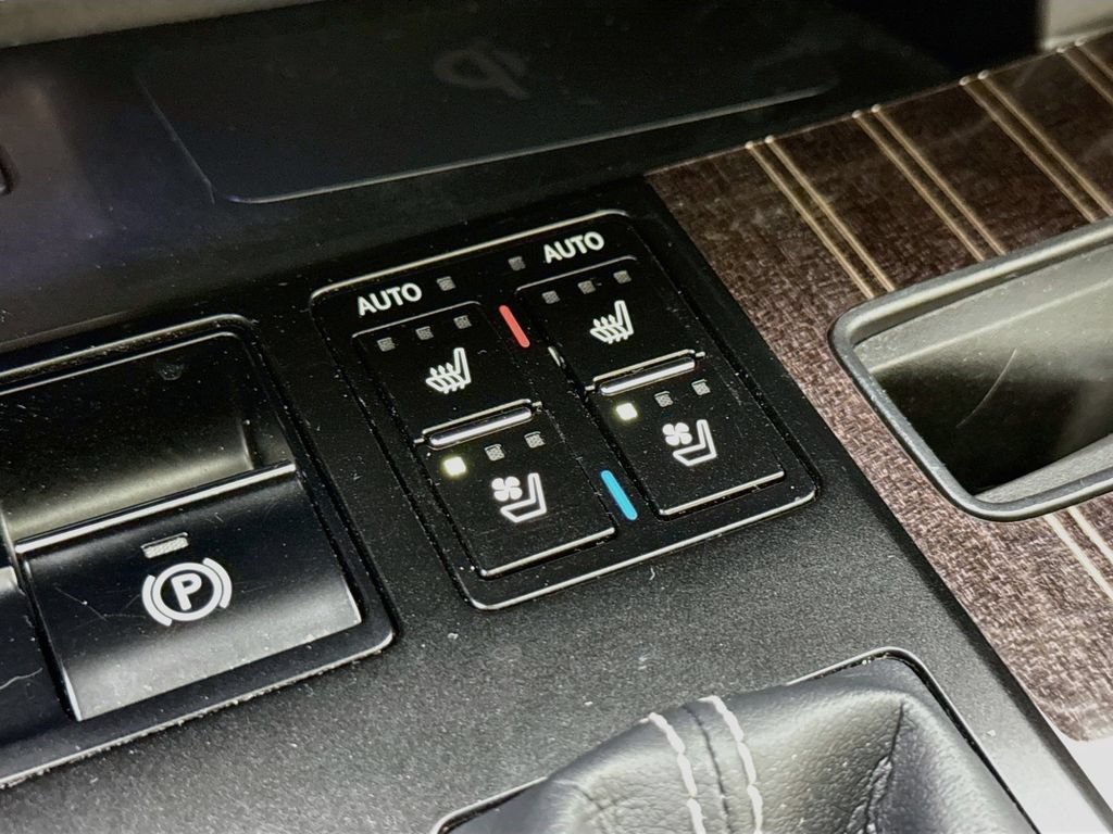 Used 2022 Lexus RX 450h AWD w/ Luxury Package image 21