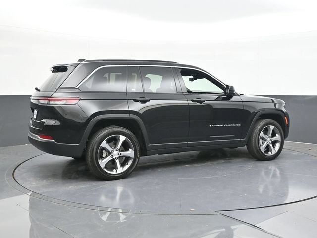 Used 2026 Jeep Grand Cherokee Limited w/ Luxury Tech Group II AWD/4WD image 16