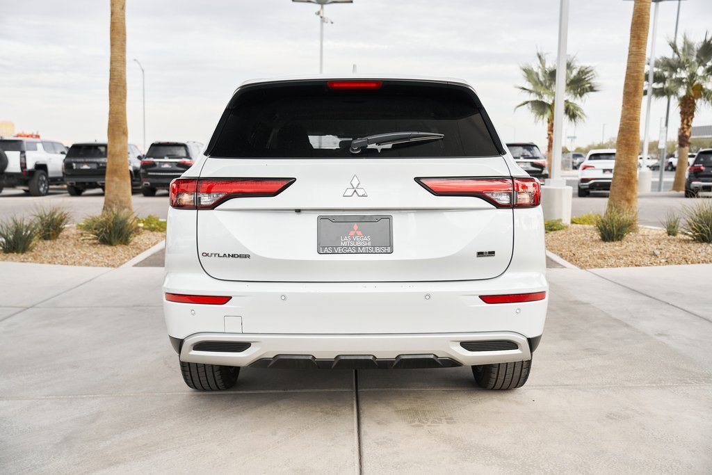 Used 2023 Mitsubishi Outlander SE image 7
