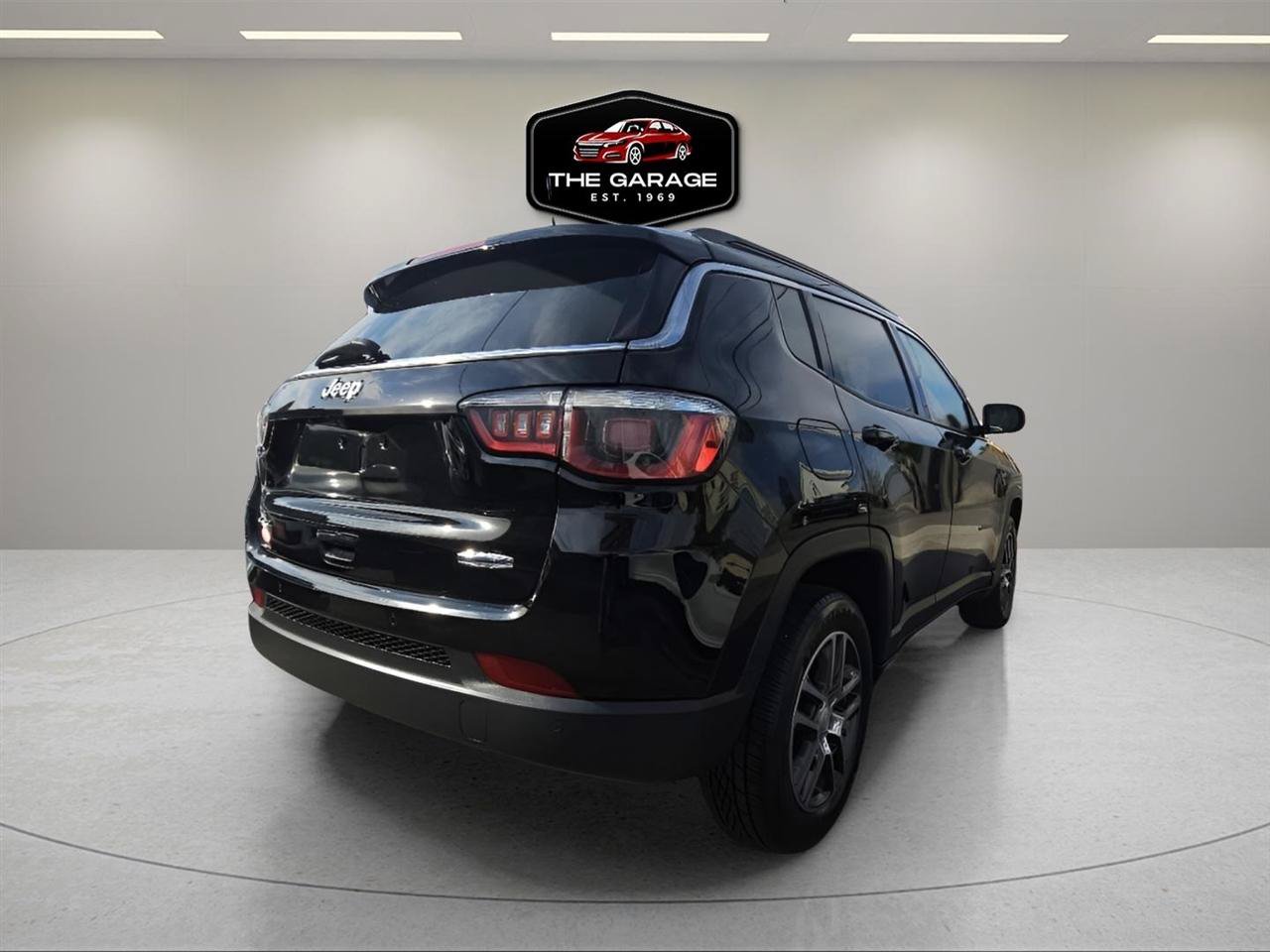 Used 2018 Jeep Compass Latitude w/ Popular Equipment Group AWD/4WD image 6