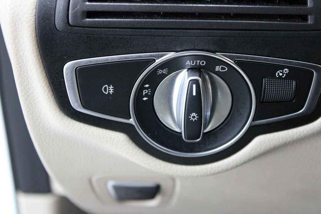 Used 2022 Mercedes-Benz GLC 300 4MATIC image 24