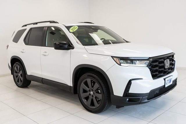 Used 2025 Honda Pilot Sport image 7