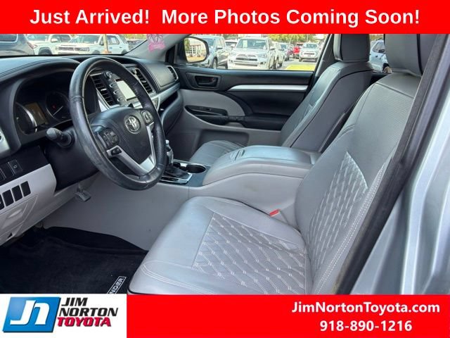 Used 2015 Toyota Highlander Plus FWD image 9