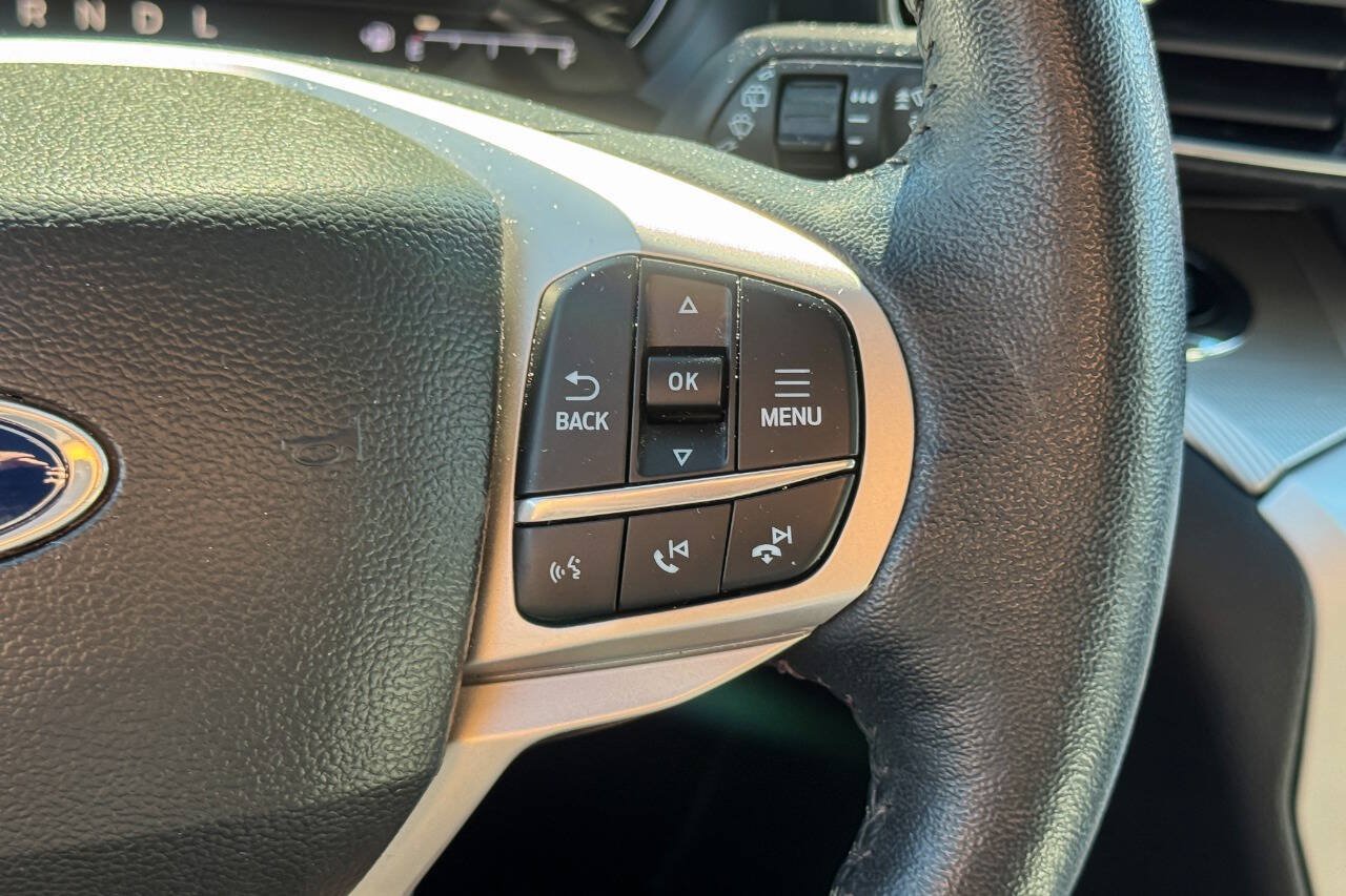 Used 2023 Ford Explorer XLT w/ Equipment Group 202A AWD/4WD image 28