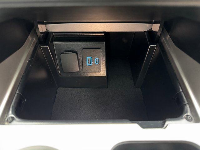 Certified 2022 Ford Explorer XLT w/ Equipment Group 202A image 18