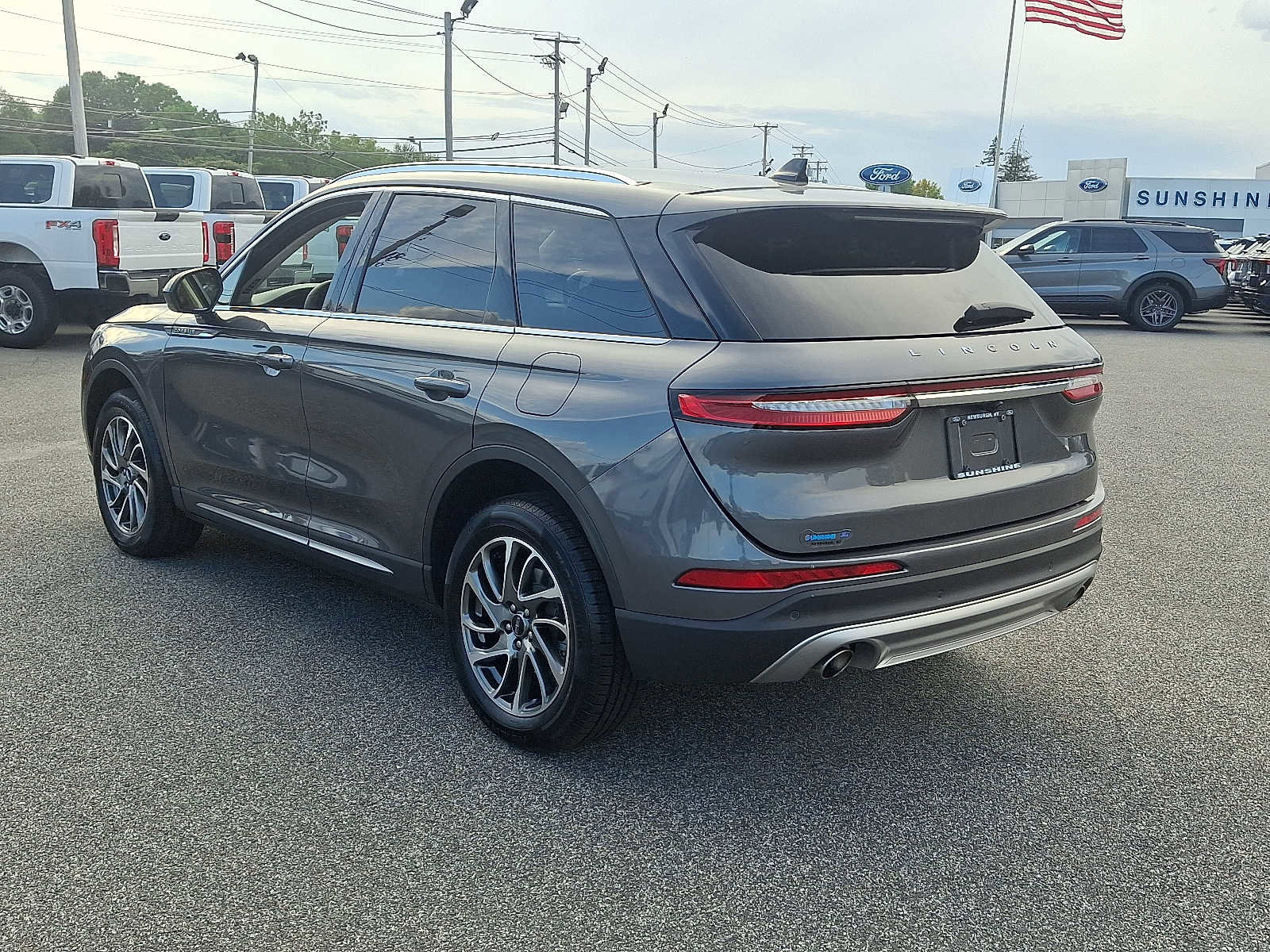 Used 2022 Lincoln Corsair Standard w/ Equipment Group 101A image 4