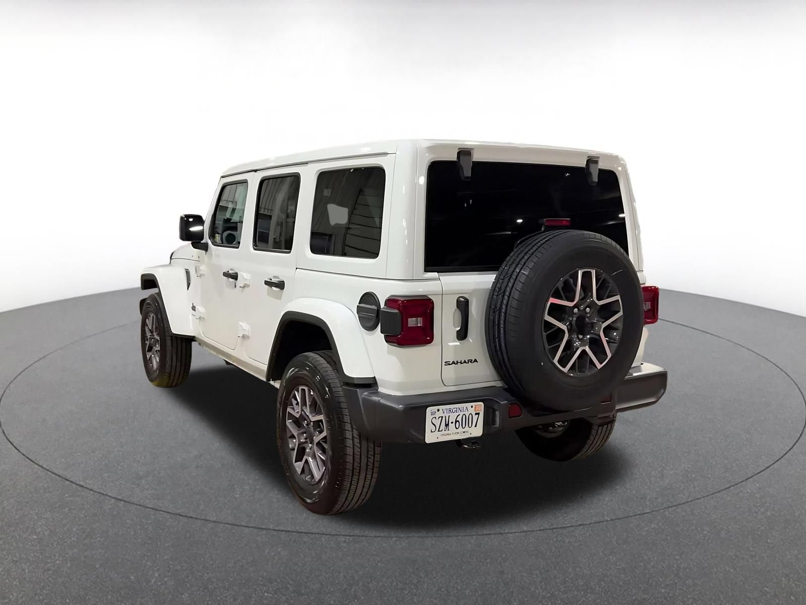 Used 2025 Jeep Wrangler Unlimited Sahara AWD/4WD image 10