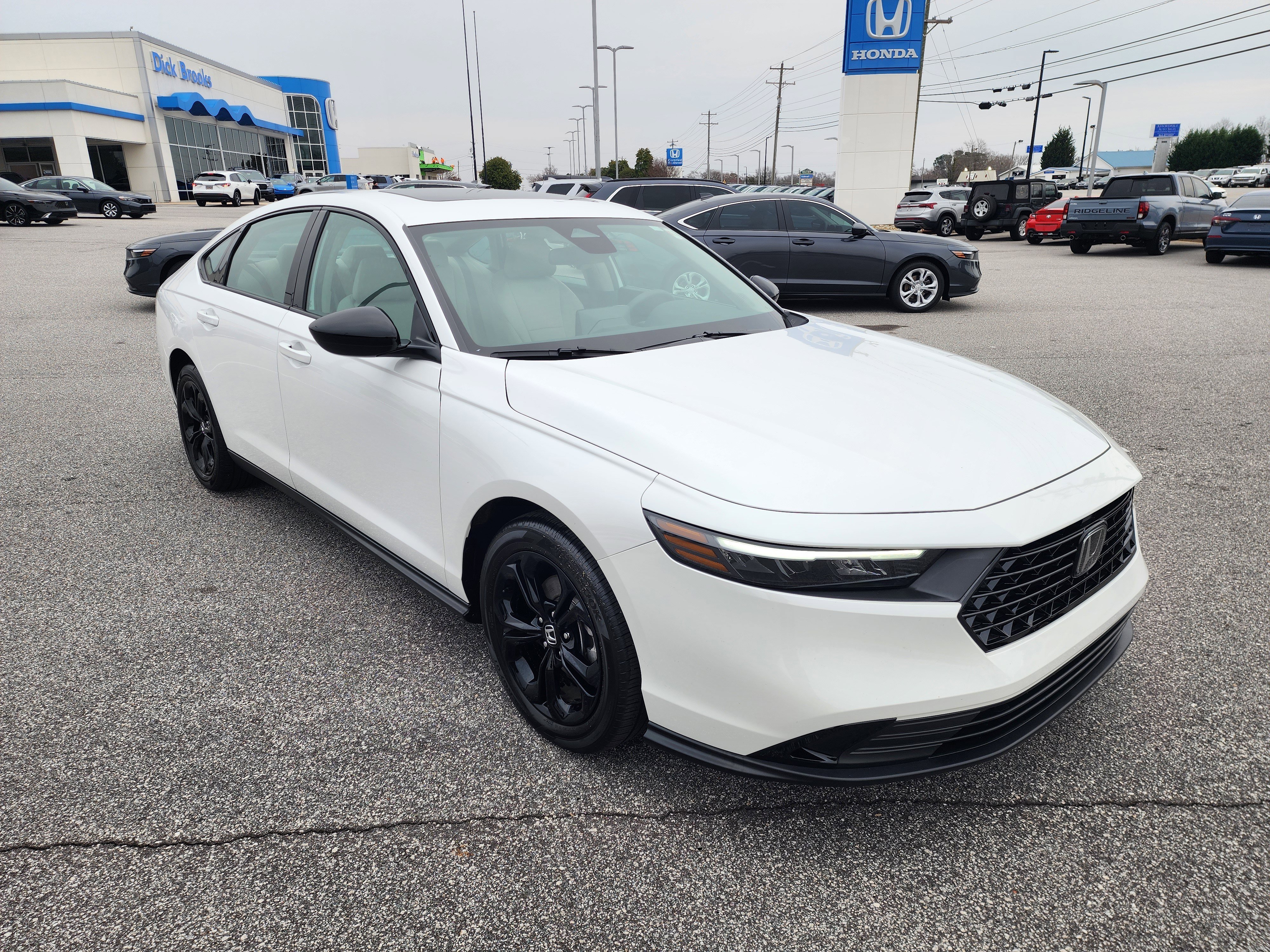 Certified 2025 Honda Accord SE image 2