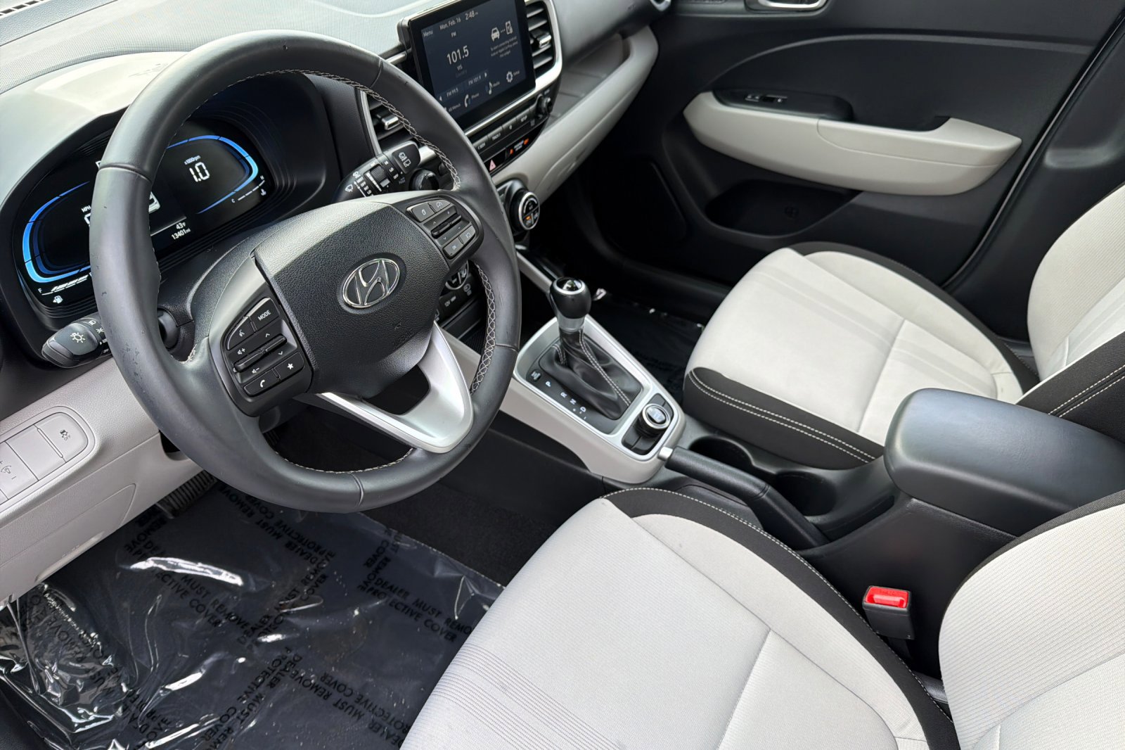 Used 2025 Hyundai Venue SEL image 10