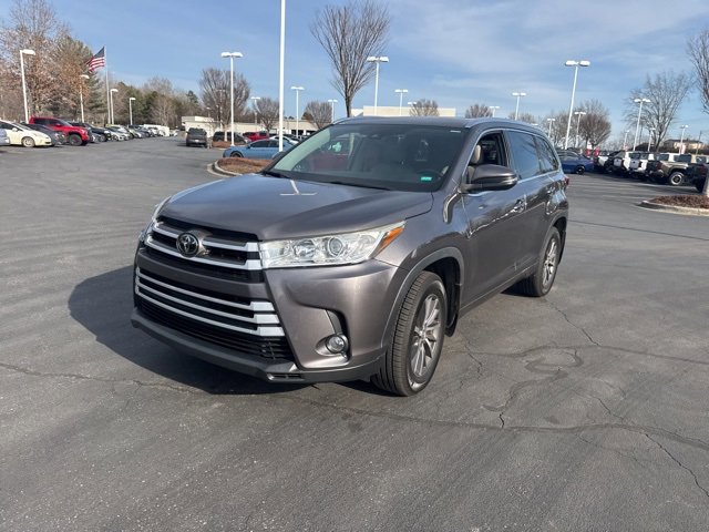 Used 2018 Toyota Highlander XLE image 3