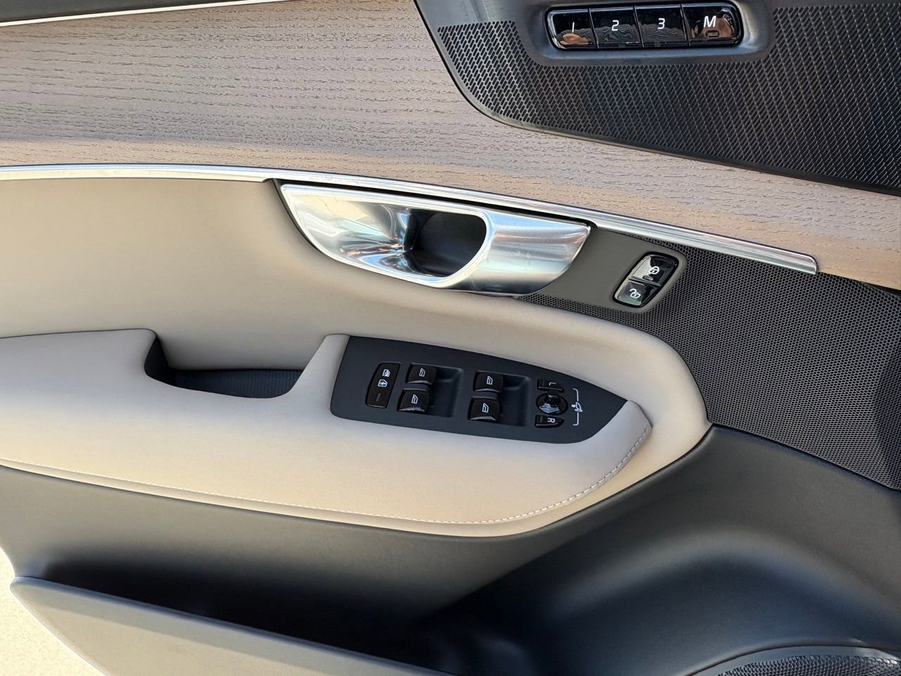 New 2026 Volvo XC90 B6 Ultra w/ Protection Package Premier image 16