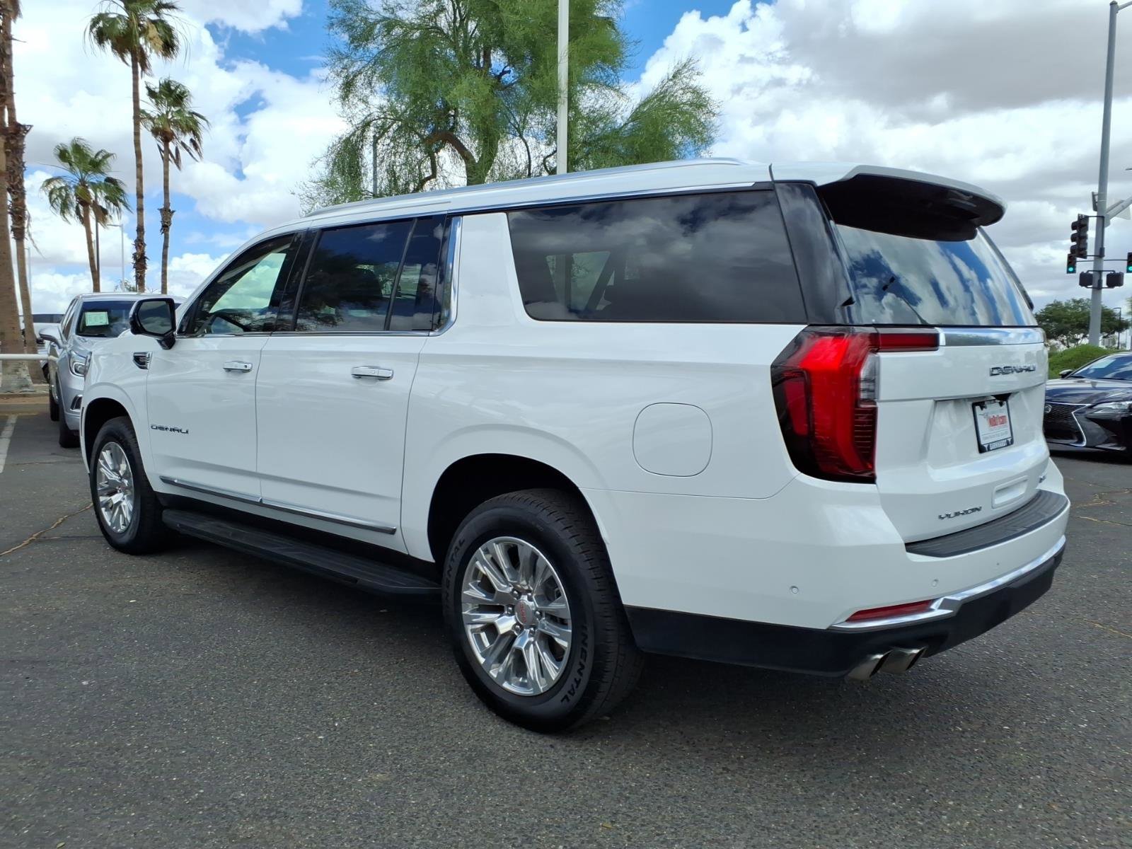 Used 2025 GMC Yukon XL Denali AWD/4WD image 7