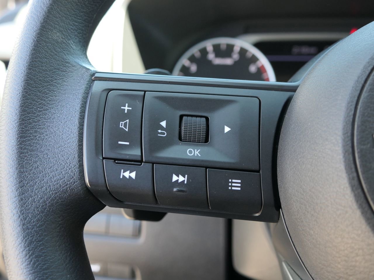 Used 2024 Nissan Rogue SV FWD image 15