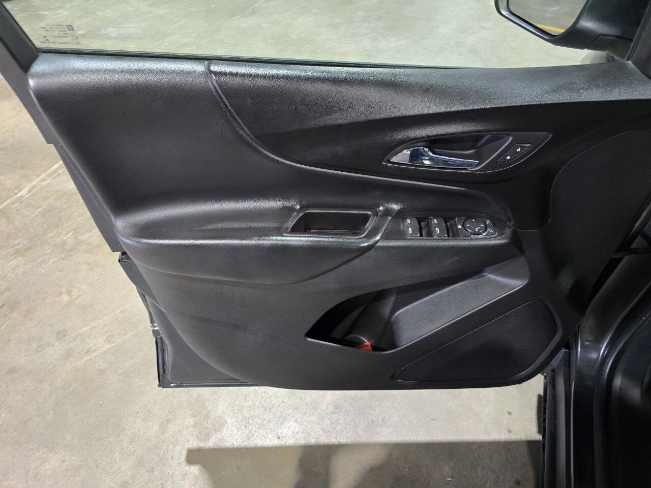 Used 2018 Chevrolet Equinox LT image 23