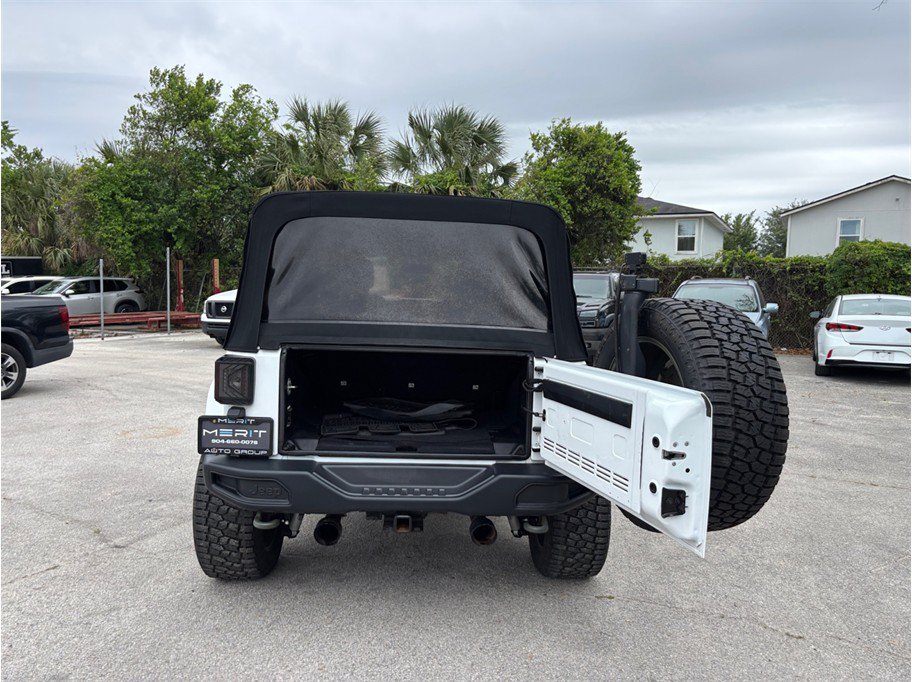 Used 2016 Jeep Wrangler Unlimited Rubicon Hard Rock AWD/4WD image 37
