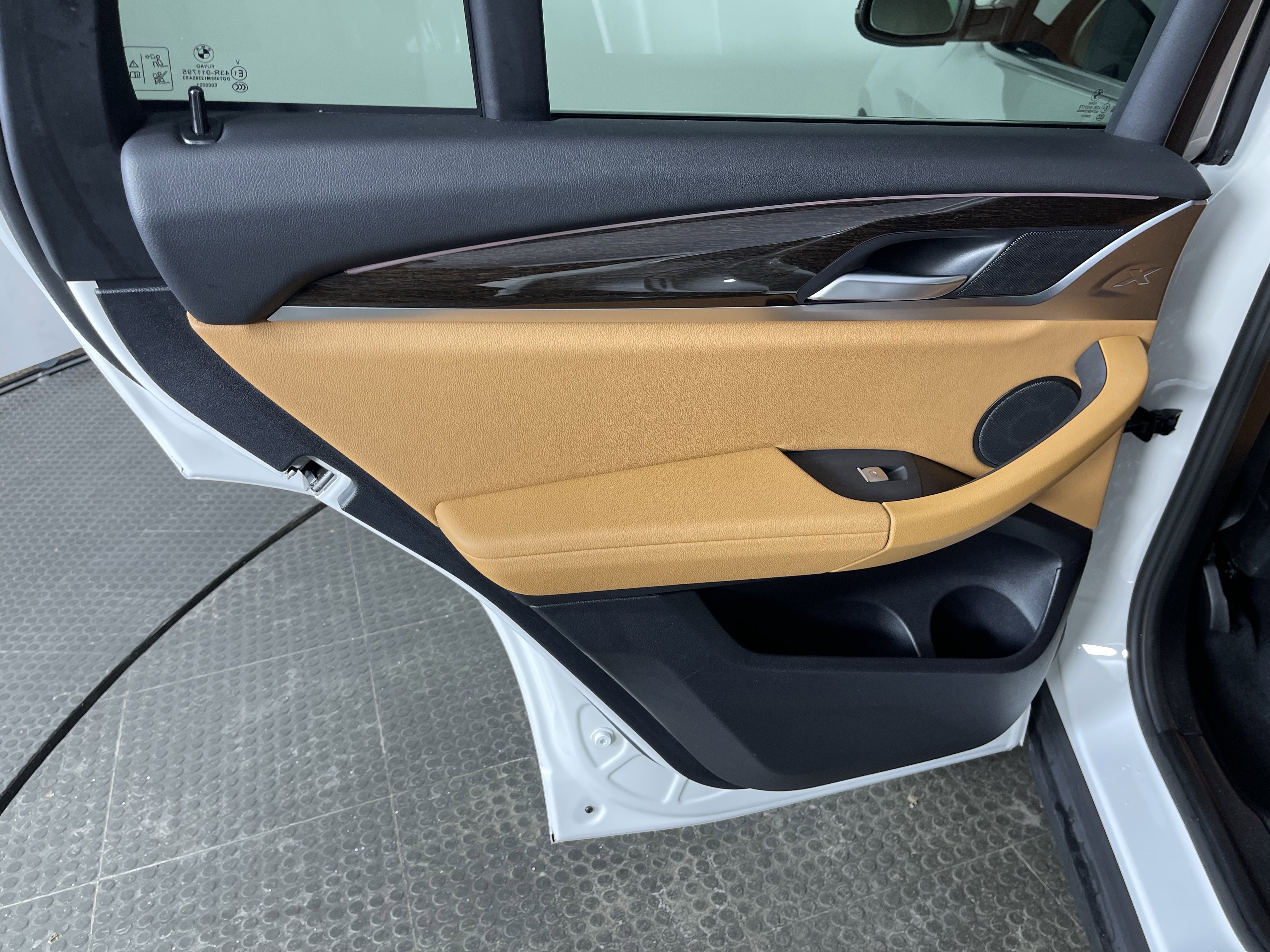 Certified 2025 BMW X4 xDrive30i image 16