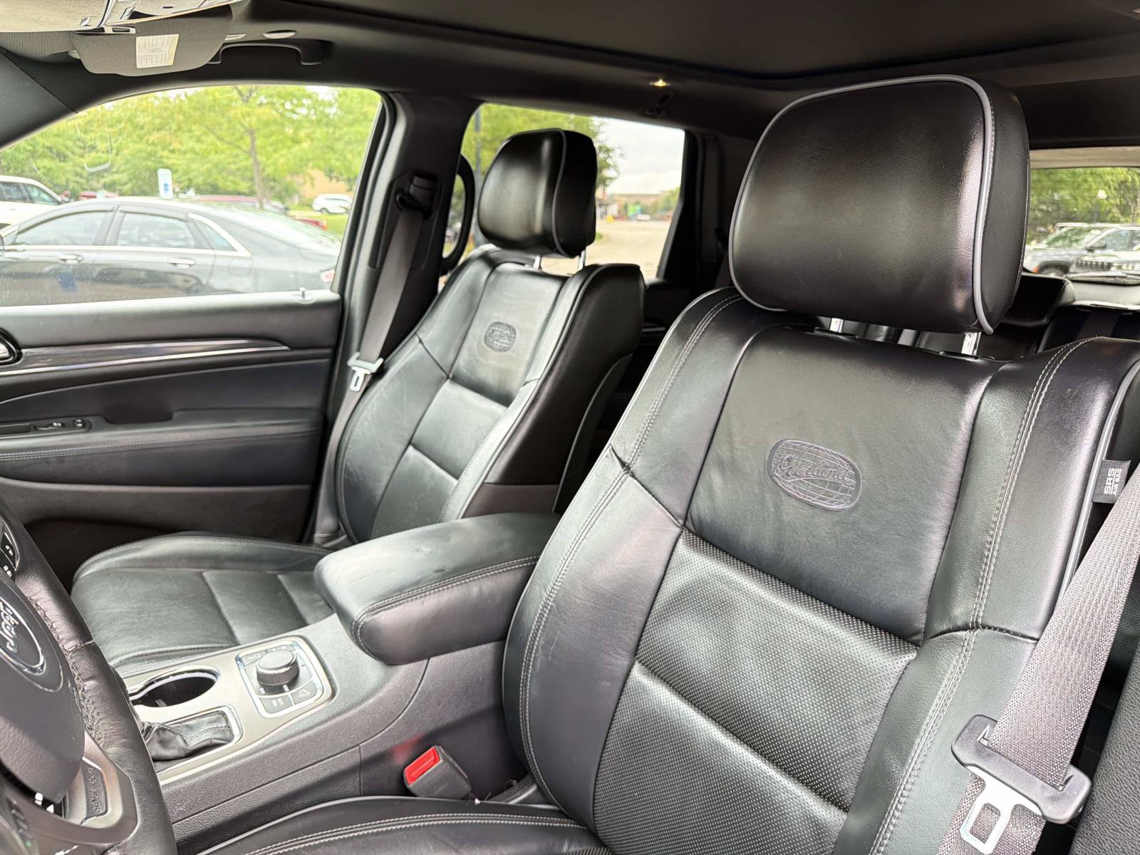 Used 2019 Jeep Grand Cherokee Overland AWD/4WD image 20