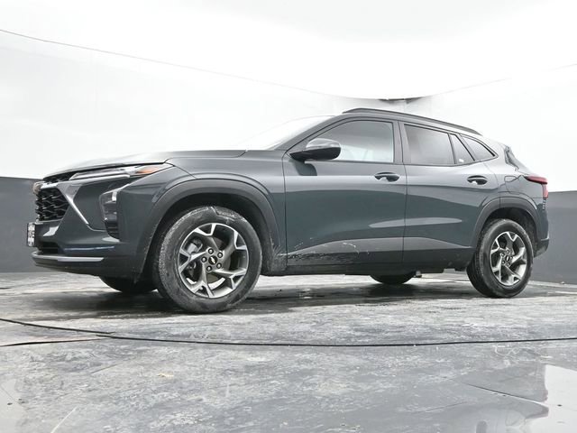 Used 2025 Chevrolet Trax LT image 44