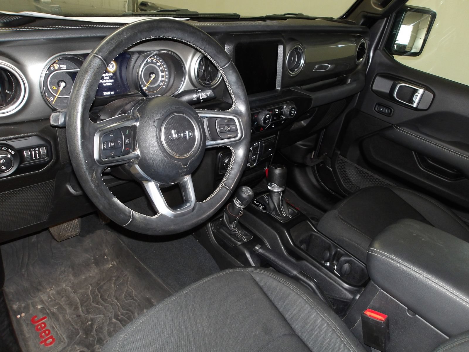 Used 2022 Jeep Gladiator Overland w/ Cold Weather Group AWD/4WD image 10