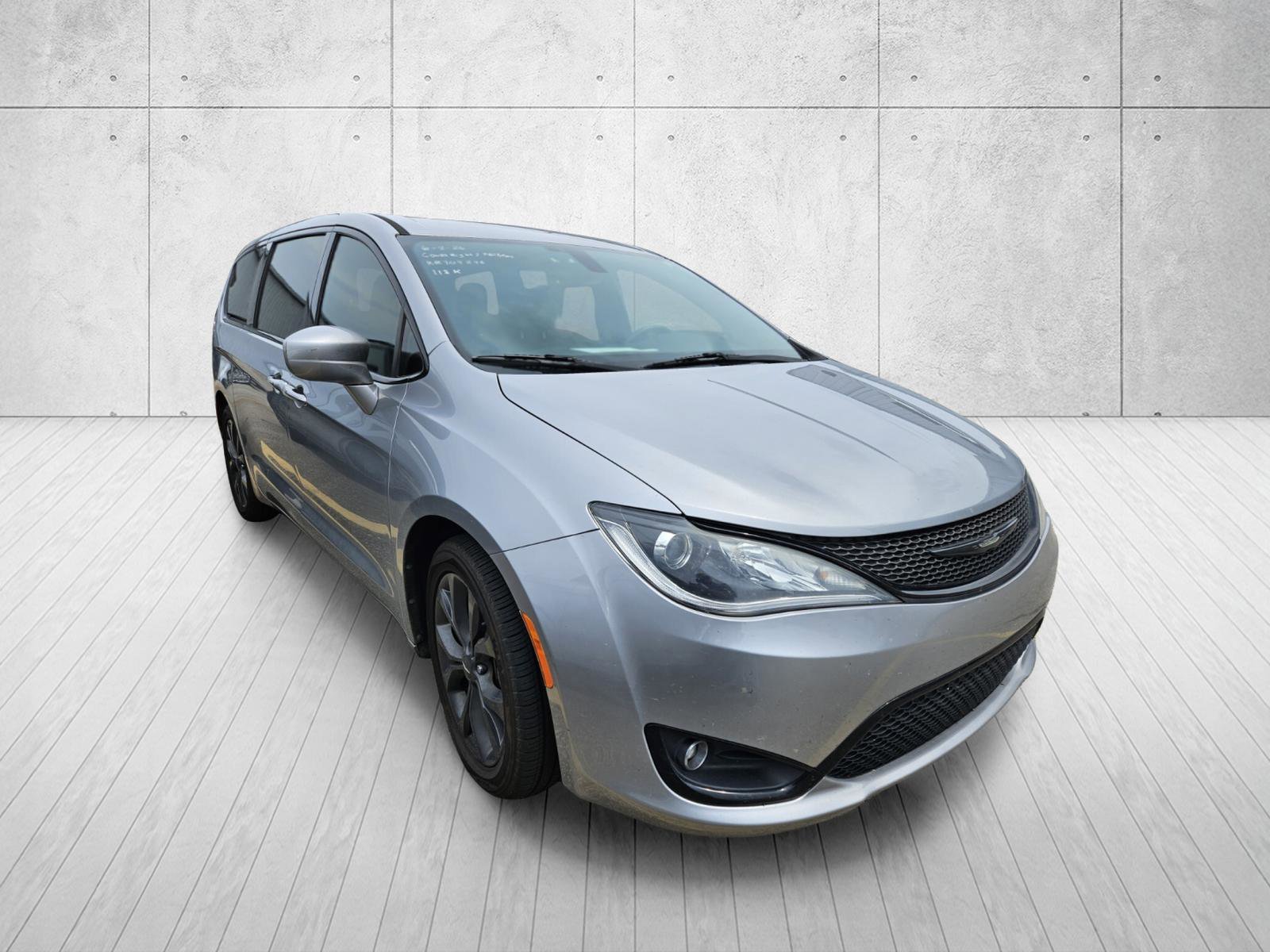Used 2019 Chrysler Pacifica Touring Plus w/ S Appearance Package FWD image 1