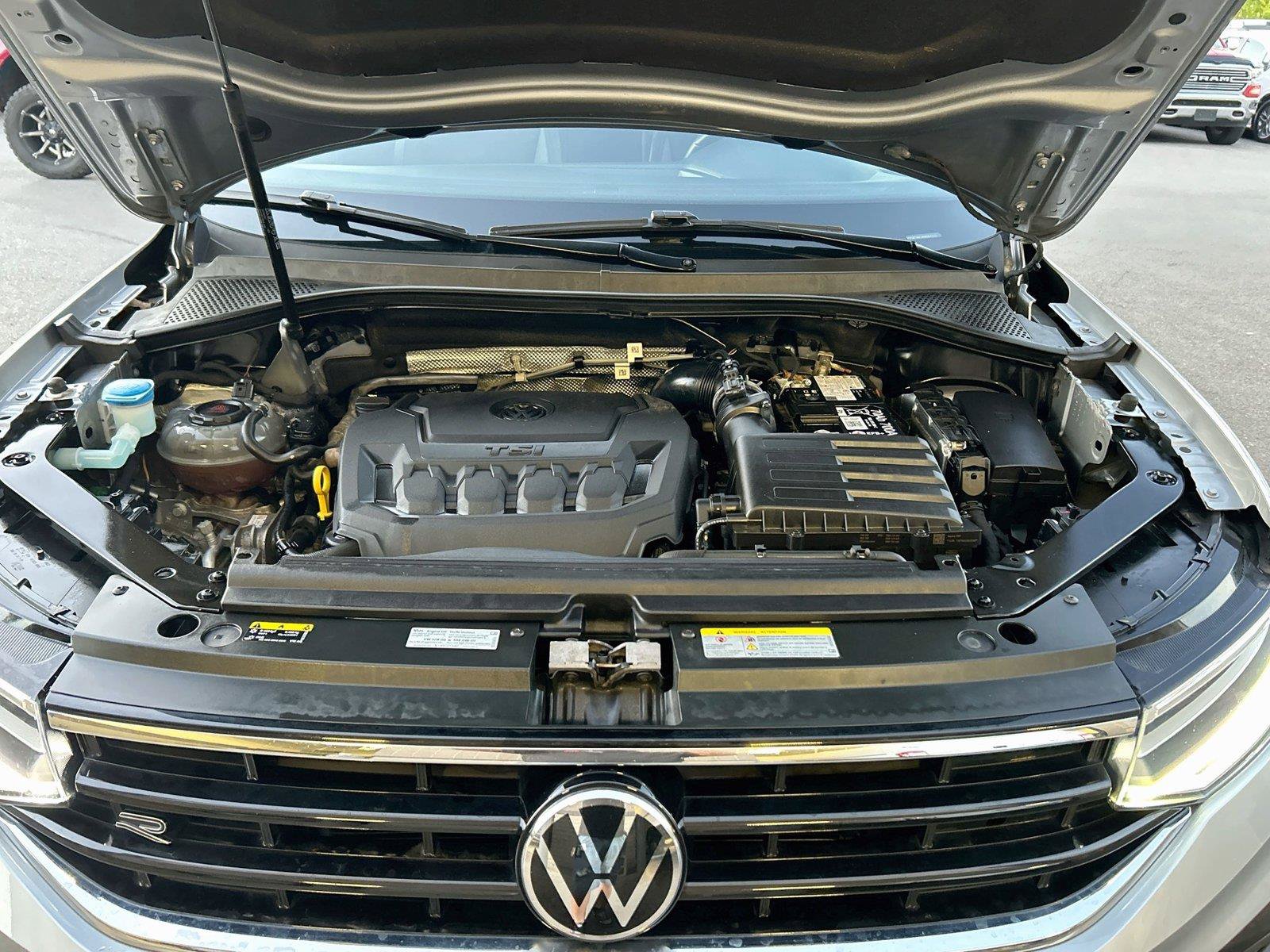Used 2024 Volkswagen Tiguan SE R-Line FWD image 10