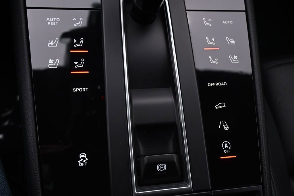 Used 2022 Porsche Macan AWD/4WD image 35
