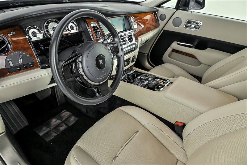 Used 2015 Rolls-Royce Wraith RWD image 17