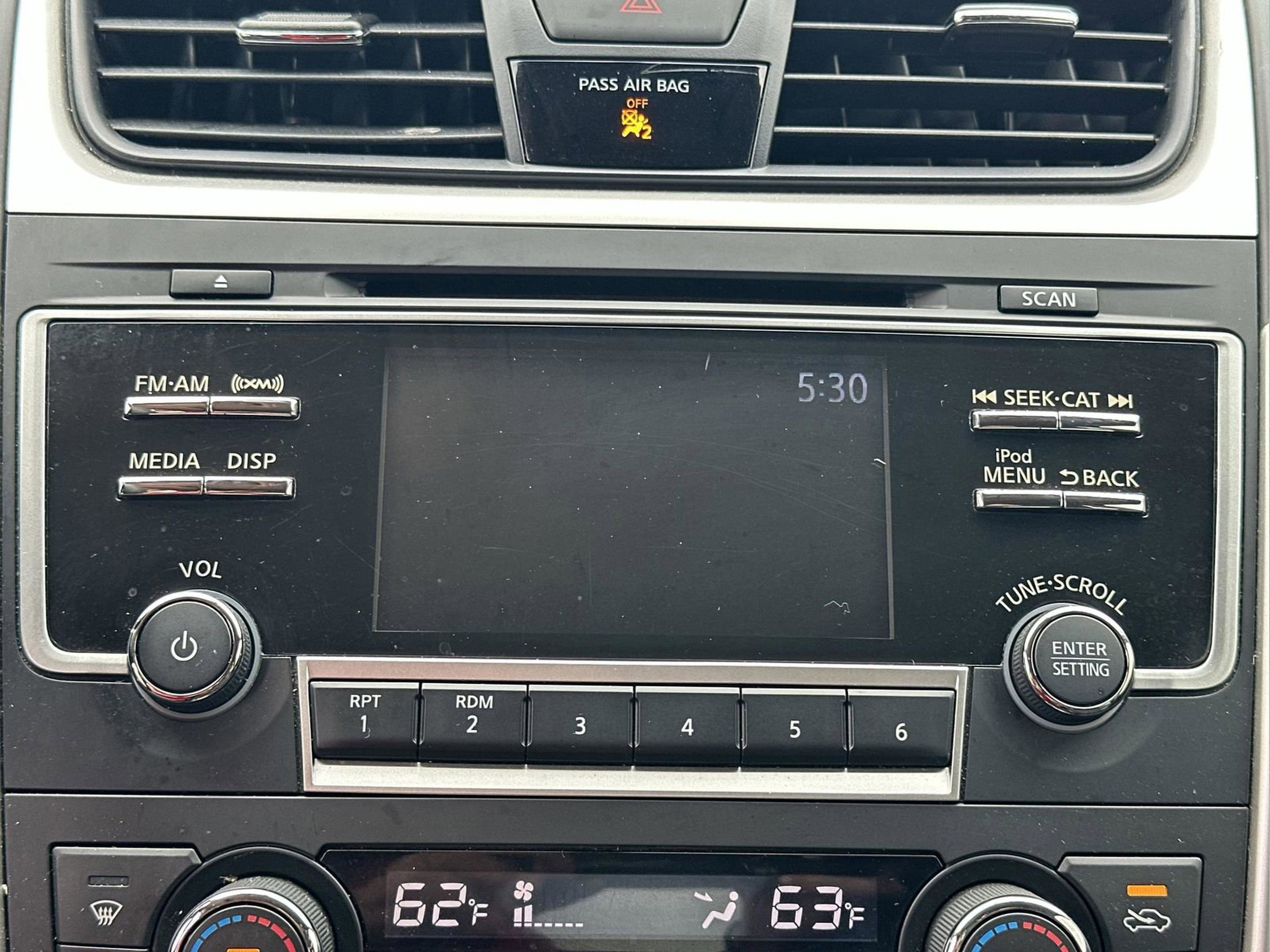 Used 2017 Nissan Altima 2.5 SL w/ Moonroof Package image 12