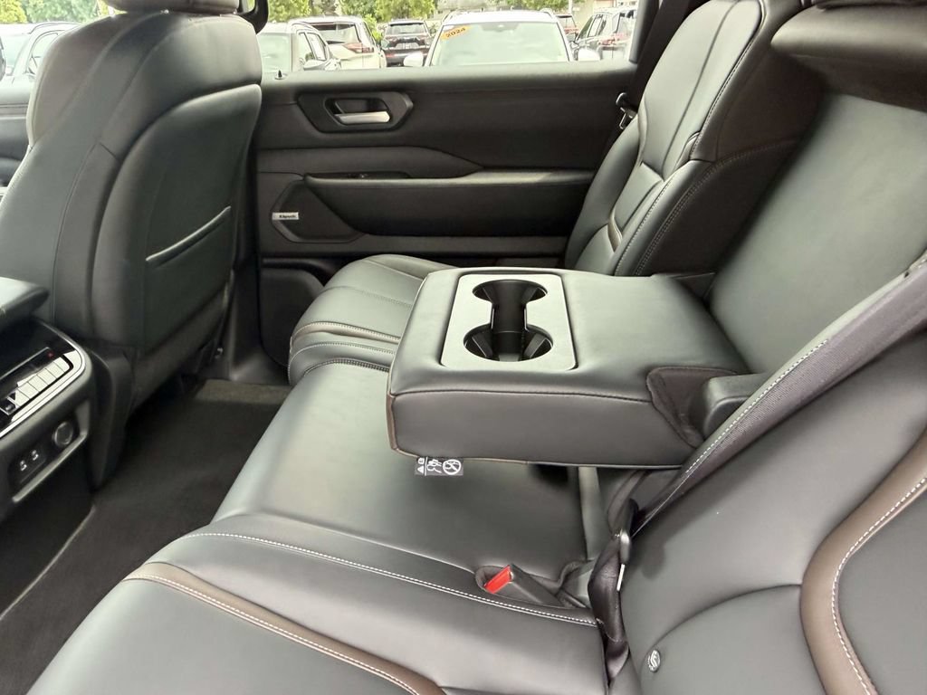 Used 2025 Nissan Armada SL AWD/4WD image 24