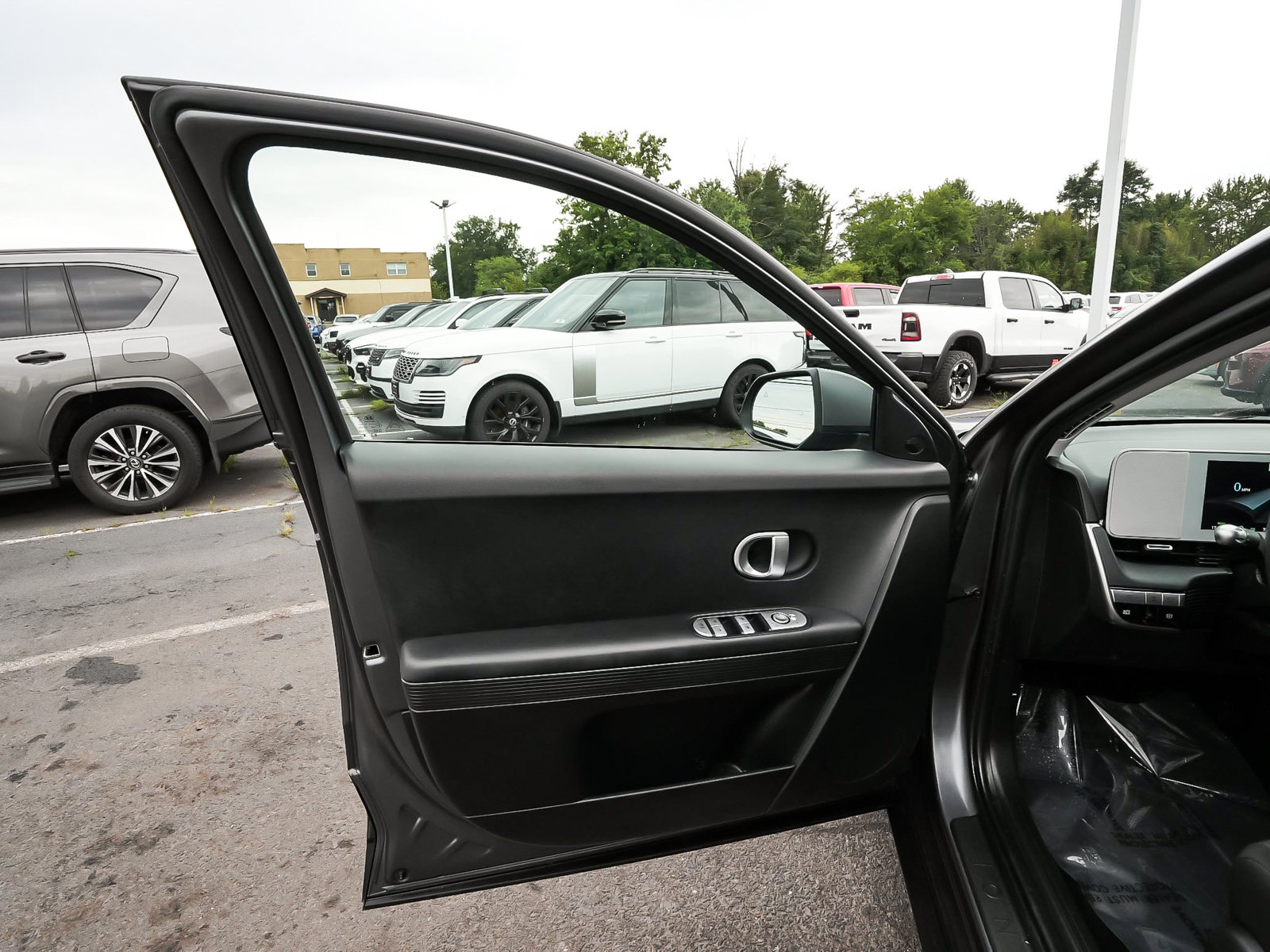 Used 2024 Hyundai Ioniq 5 SEL AWD/4WD image 11