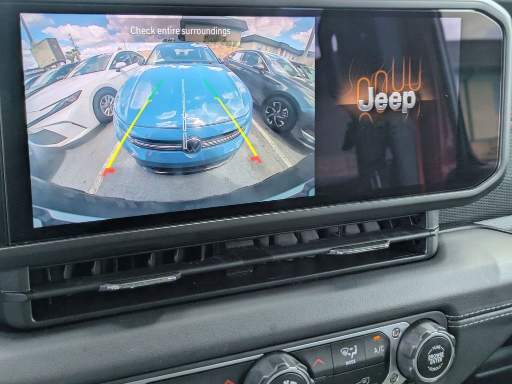 Used 2025 Jeep Wrangler Unlimited Rubicon AWD/4WD image 17