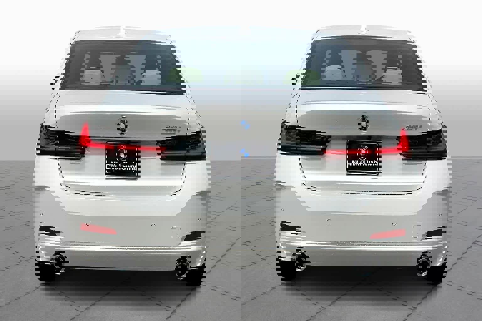 Used 2025 BMW 330i Sedan w/ Convenience Package image 4