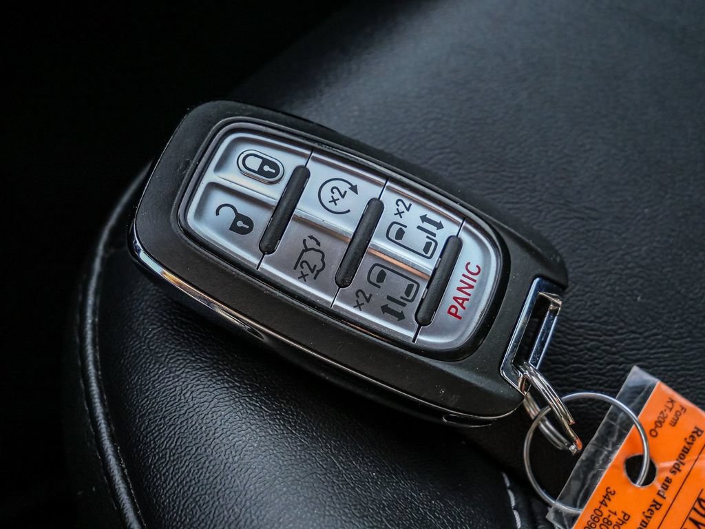 Used 2026 Chrysler Pacifica Select FWD image 36