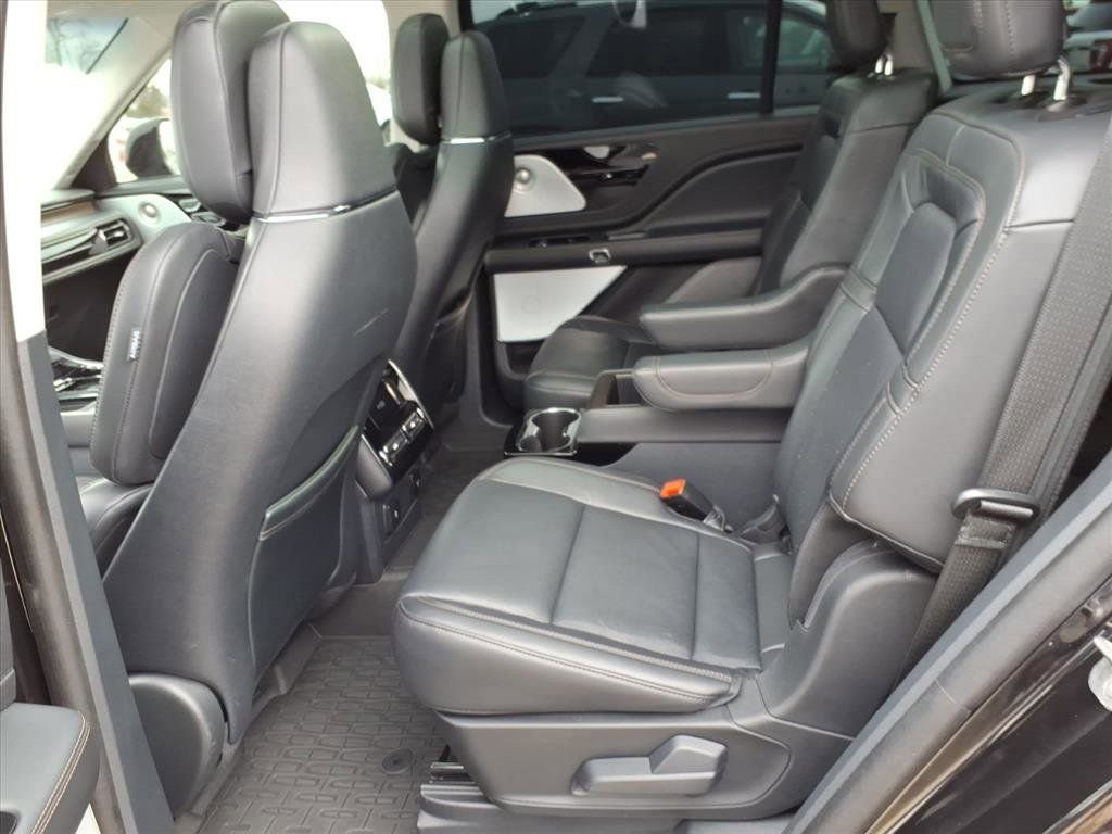 Used 2025 Lincoln Aviator Reserve w/ Equipment Group 201A image 12