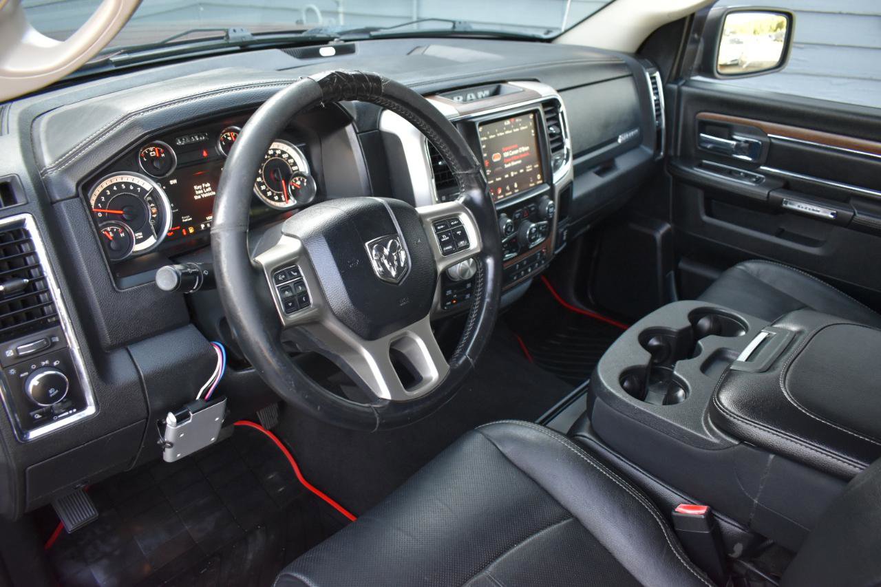 Used 2018 RAM 1500 Laramie w/ Convenience Group AWD/4WD image 10