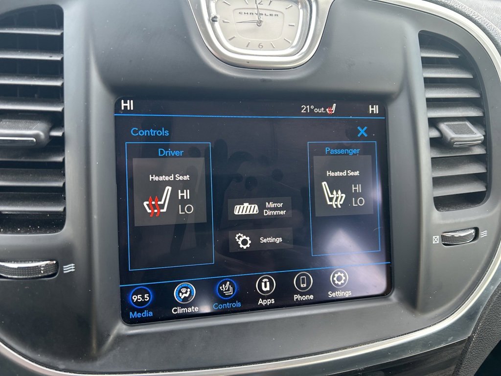 Used 2021 Chrysler 300 Touring L image 27