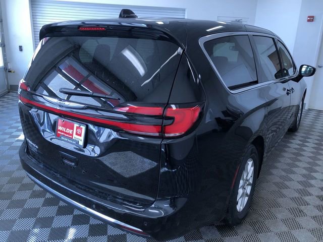 Used 2024 Chrysler Pacifica Touring-L image 33