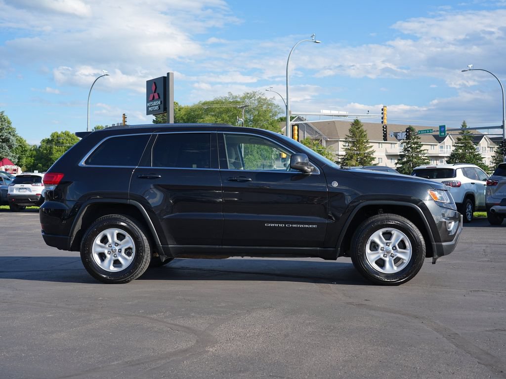 Used 2016 Jeep Grand Cherokee Laredo w/ Quick Order Package 23E AWD/4WD image 2