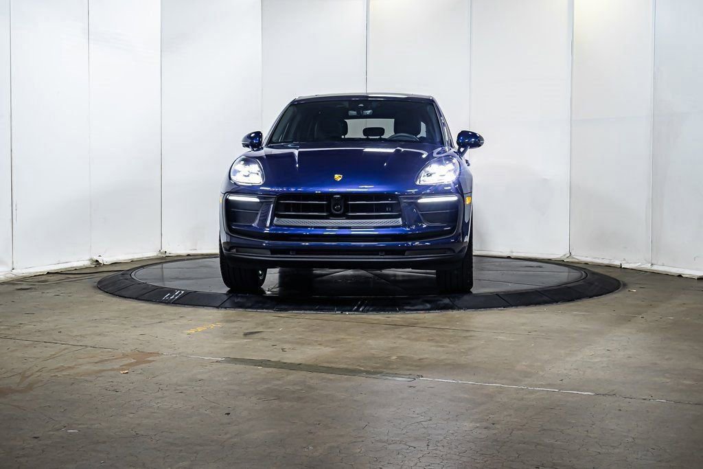 Certified 2025 Porsche Macan image 10