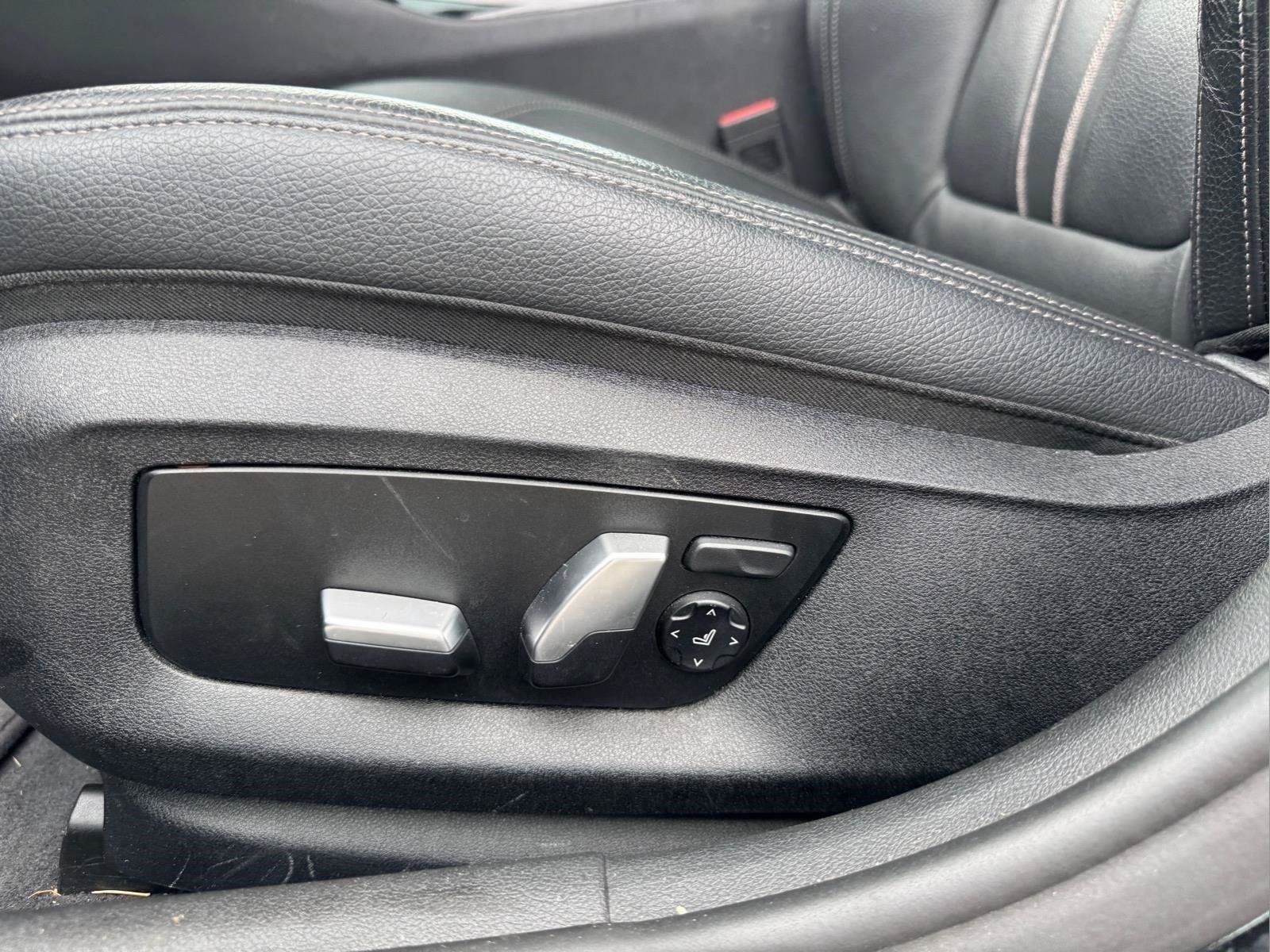 Used 2019 BMW 530e w/ Premium Package RWD image 17