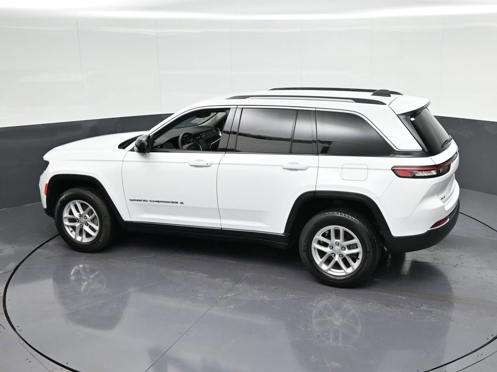 Used 2023 Jeep Grand Cherokee Laredo AWD/4WD image 32