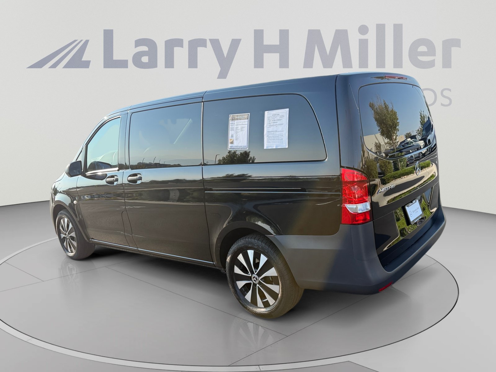 Used 2023 Mercedes-Benz Metris Passenger image 3